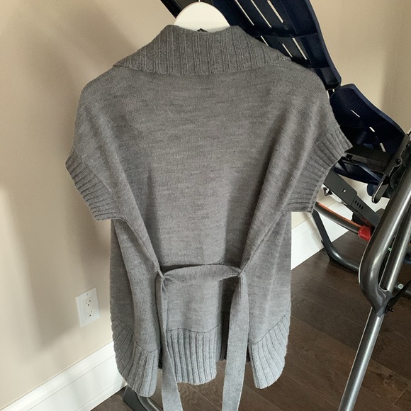 Women’s Sweater - Picture 3 of 4